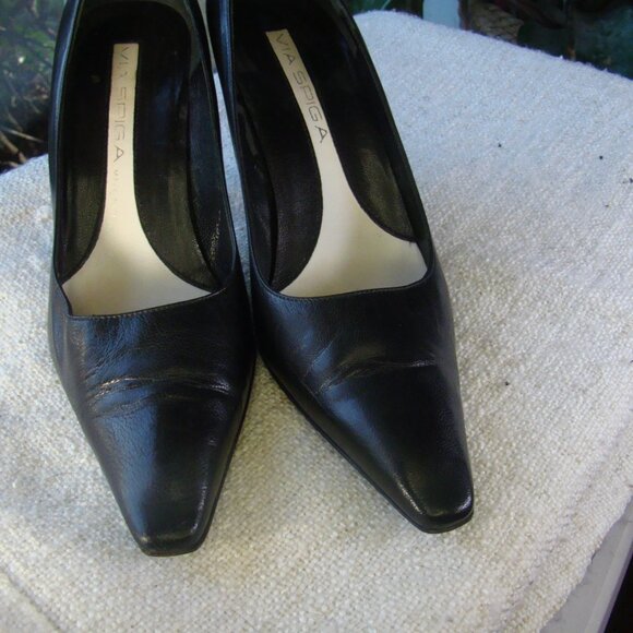 Via Spiga black buttery soft pointy toe heels pumps, size 8 - Picture 3 of 9